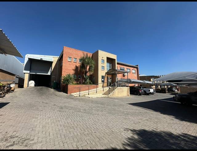 1,112M² WAREHOUSE TO LET IN NORTH RIDING